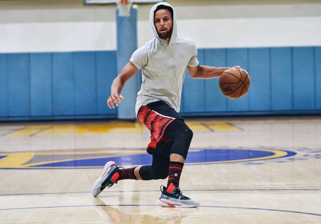 尴尬了！黄蜂关键时刻dnp鲍尔后打出26-8并赢下比赛（黄蜂关键时刻雪藏鲍尔，轰出26-8高潮并赢下比赛）