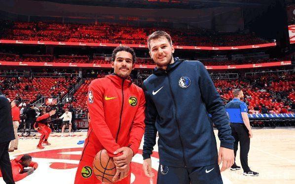 那不勒斯0-0法兰克福，麦克托米奈失良机，埃尔马斯造险（那不勒斯与法兰克福0-0互交白卷，麦克托米奈错失良机，埃尔马斯制造险情）