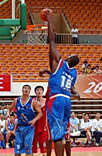 记者：于汉超正在参加B级教练培训班，下赛季将担任申花助教（记者称于汉超正参加B级教练班，下赛季出任申花助教）